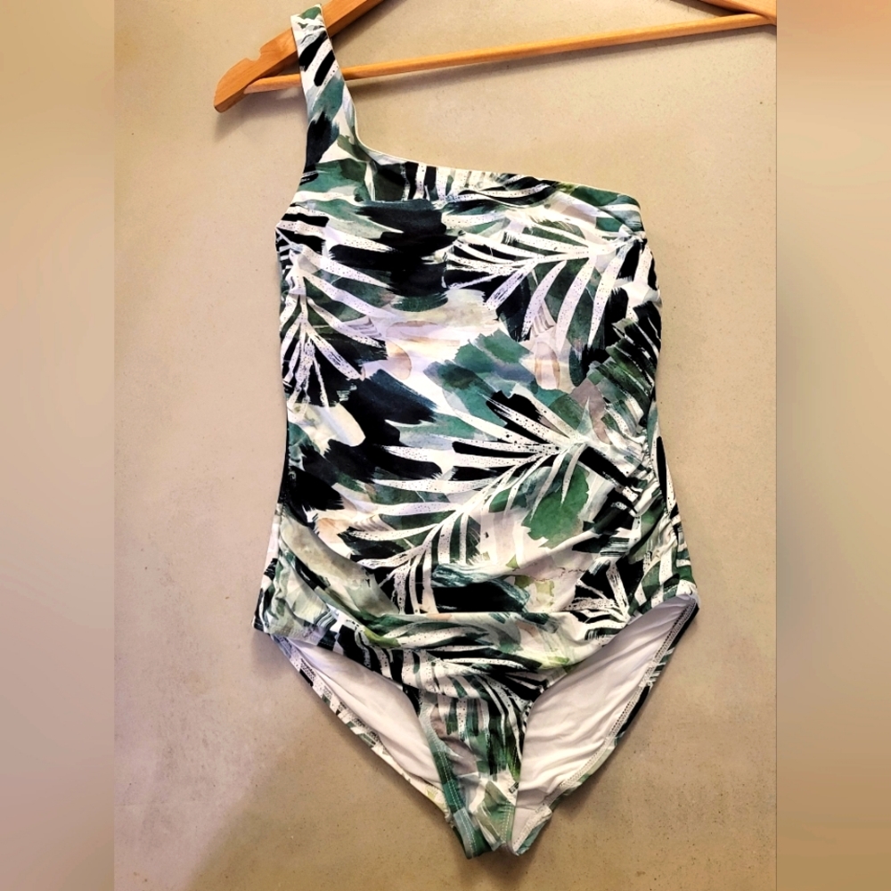 Nip Tuck one piece bathing suit, size 6